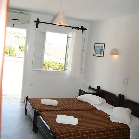 Adonis And Hotell Náousa