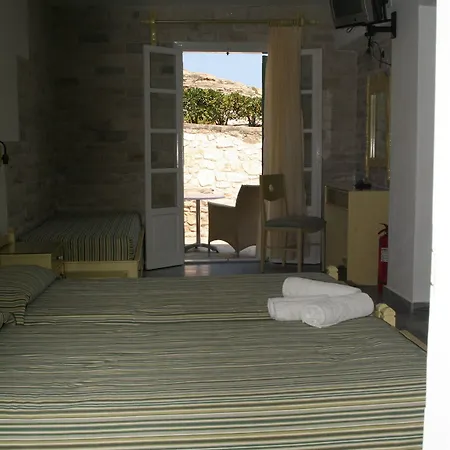Adonis And Hotell 3*