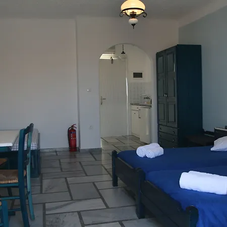 Adonis And Hotell 3*