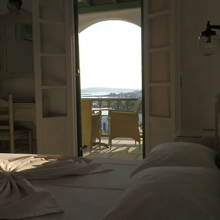 Adonis And Hotell Náousa